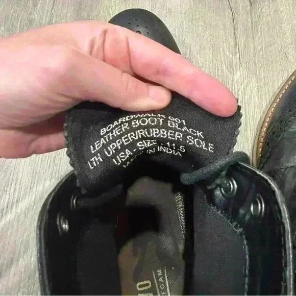 Crevo Men’s Boardwalk Black Leather Chukka Boots - Picture 3 of 7